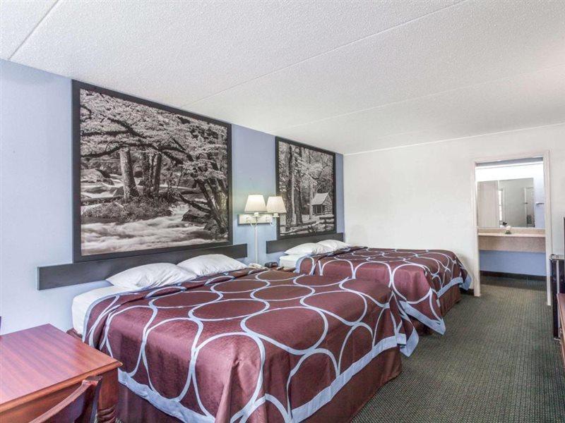 Super 8 By Wyndham Kingston Otel Dış mekan fotoğraf